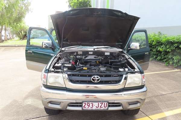 2005 Toyota Hilux SR5 KZN165R 4X4
