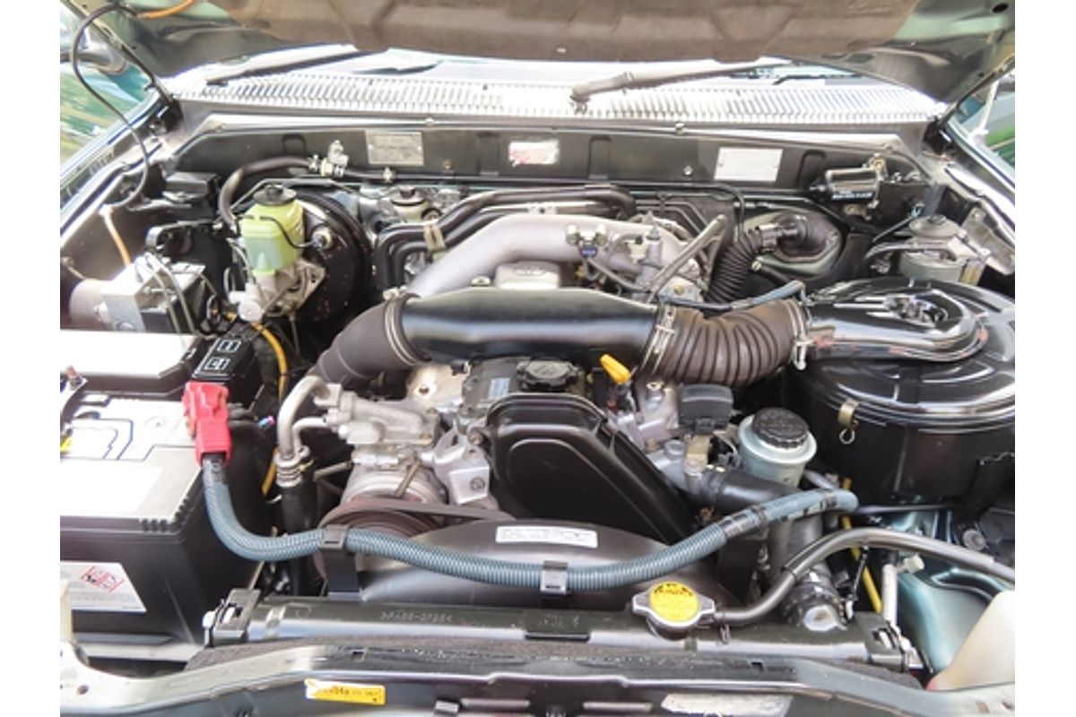 2005 Toyota Hilux SR5 KZN165R 4X4