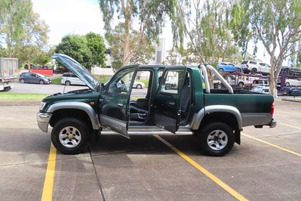 2005 Toyota Hilux SR5 KZN165R 4X4