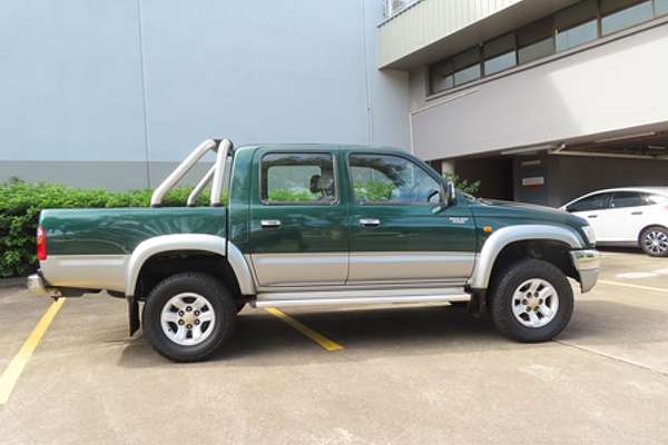 2005 Toyota Hilux SR5 KZN165R 4X4