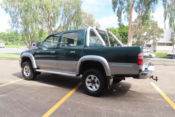 2005 Toyota Hilux SR5 KZN165R 4X4
