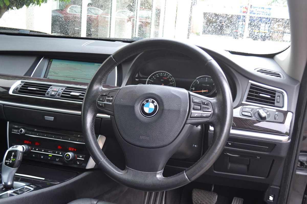 2012 BMW 5 Series 530d F07