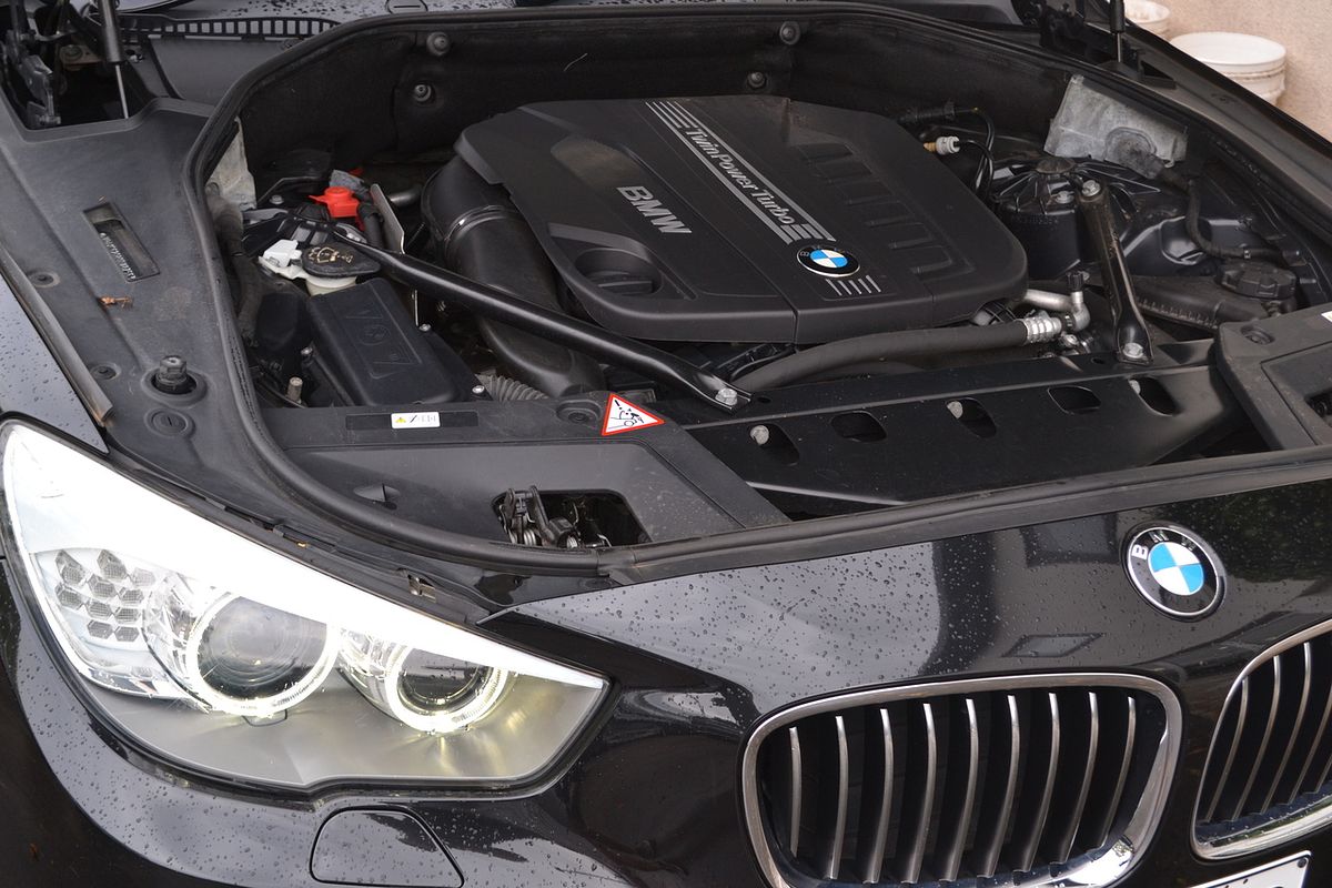 2012 BMW 5 Series 530d F07