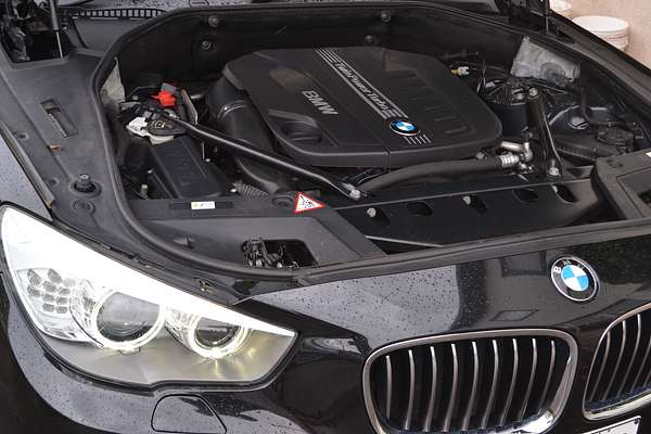 2012 BMW 5 Series 530d F07