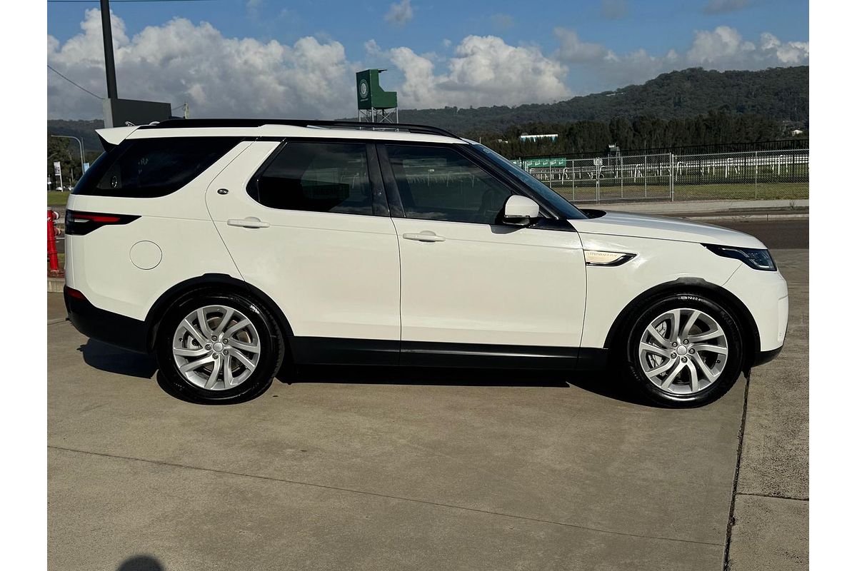 2019 Land Rover Discovery SD6 SE Series 5