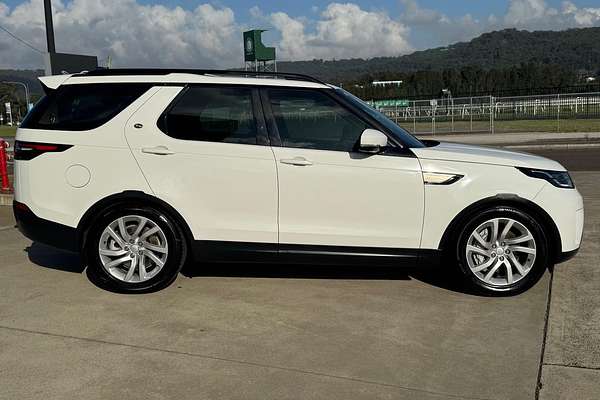 2019 Land Rover Discovery SD6 SE Series 5