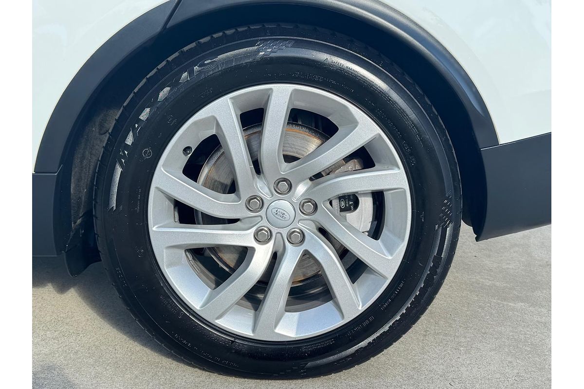 2019 Land Rover Discovery SD6 SE Series 5