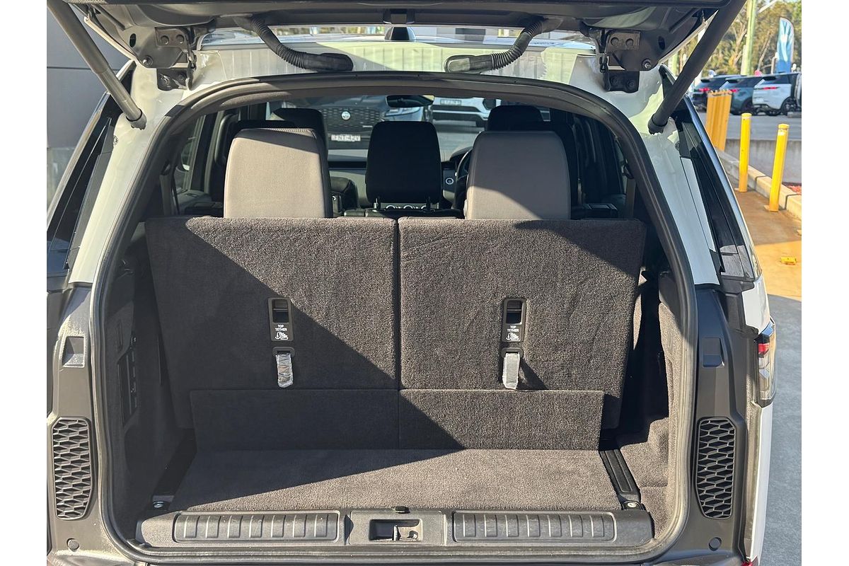 2019 Land Rover Discovery SD6 SE Series 5