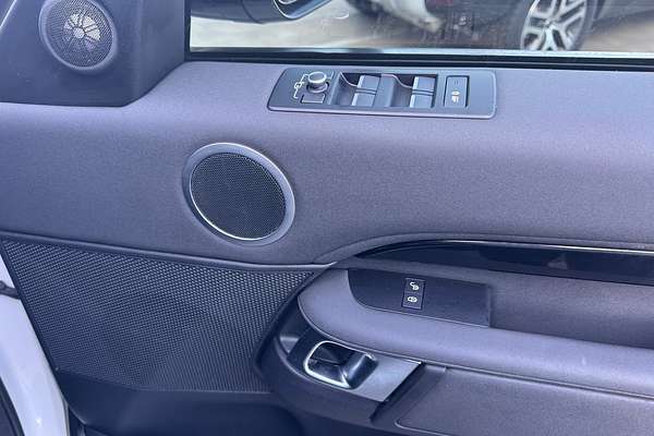 2019 Land Rover Discovery SD6 SE Series 5