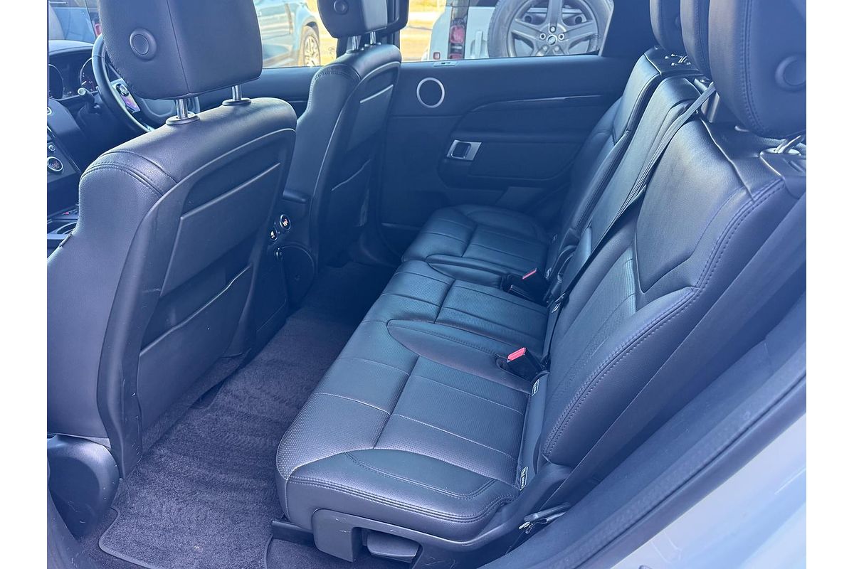 2019 Land Rover Discovery SD6 SE Series 5