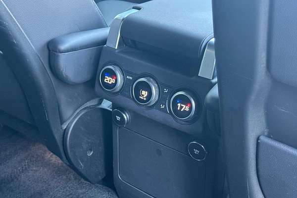 2019 Land Rover Discovery SD6 SE Series 5