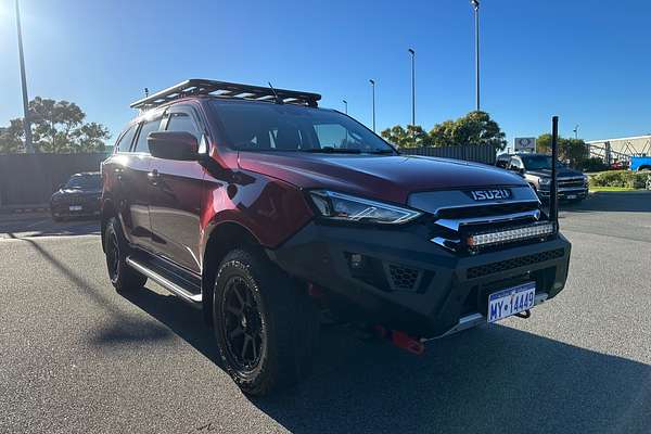 2022 Isuzu MU-X LS-T