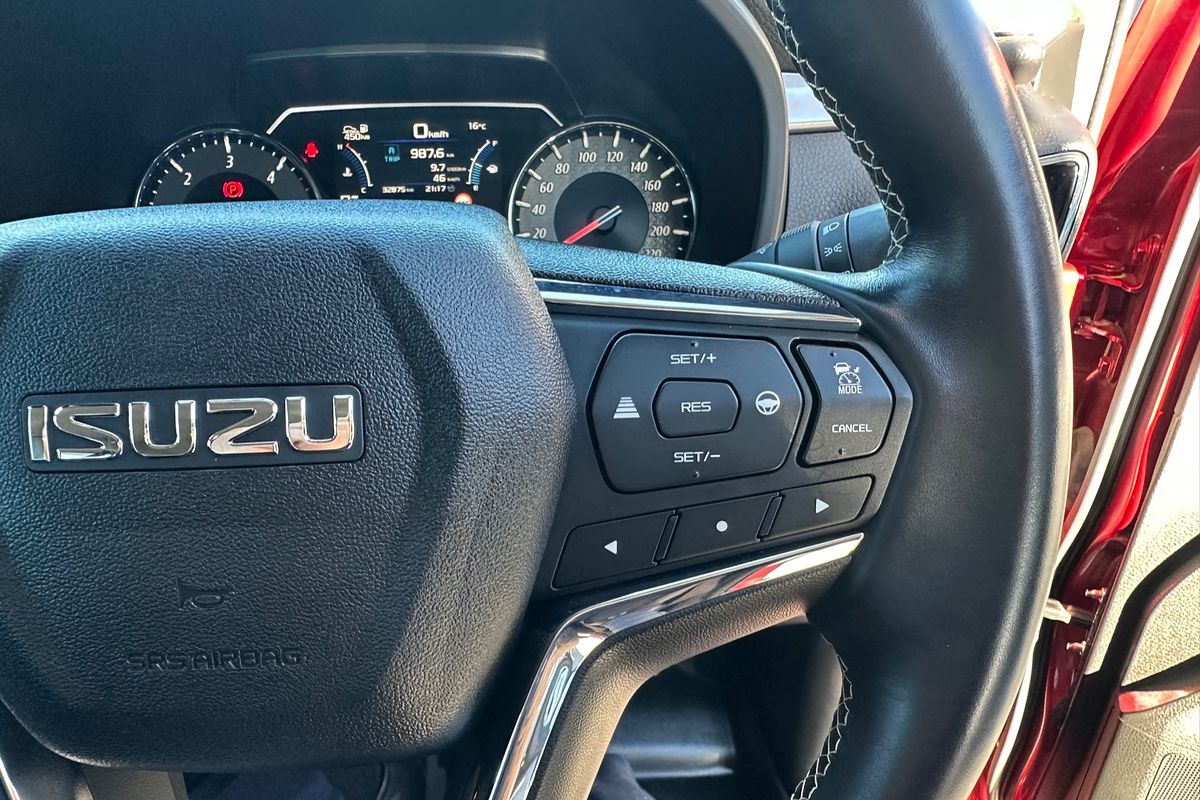 2022 Isuzu MU-X LS-T