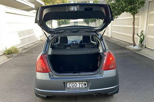 2005 Suzuki Swift S RS415