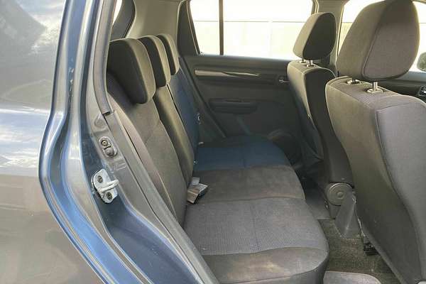 2005 Suzuki Swift S RS415