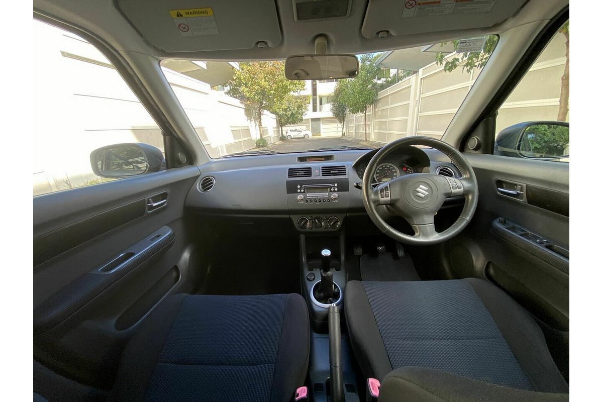 2005 Suzuki Swift S RS415