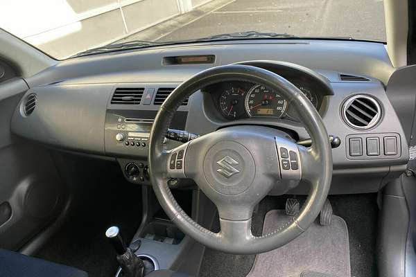 2005 Suzuki Swift S RS415
