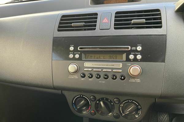 2005 Suzuki Swift S RS415