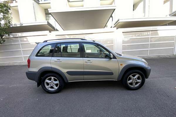 2003 Toyota RAV4 Cruiser ACA21R