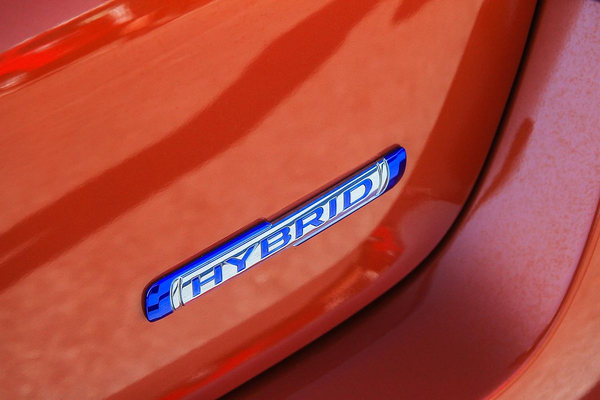 2025 Suzuki Swift Hybrid UZ