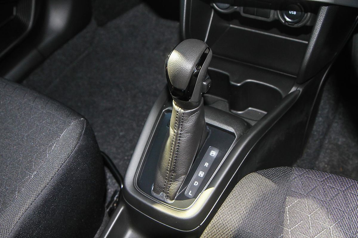 2025 Suzuki Swift Hybrid UZ