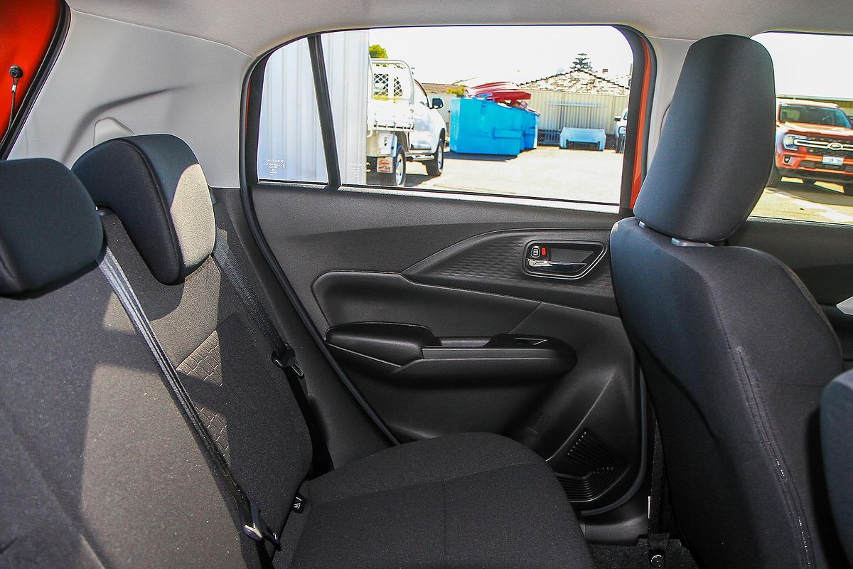 2025 Suzuki Swift Hybrid UZ