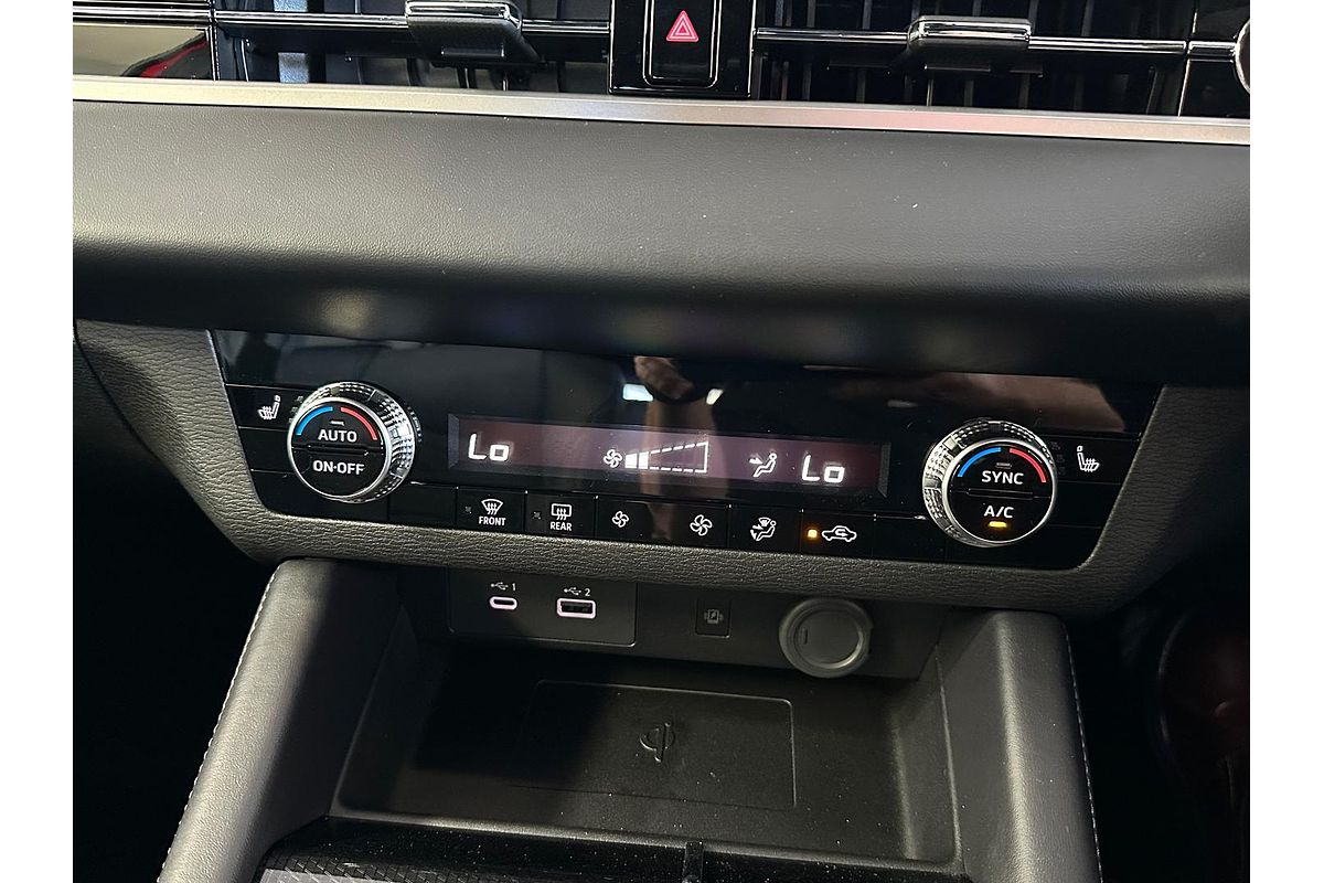 2024 Mitsubishi Outlander Black Edition ZM