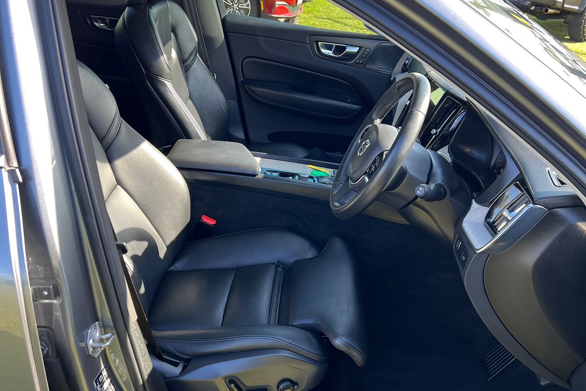 2021 Volvo XC60 D4 Inscription