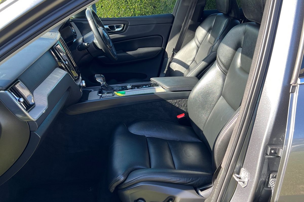 2021 Volvo XC60 D4 Inscription