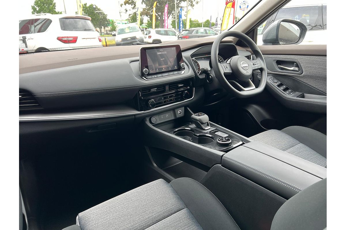 2024 Nissan X-TRAIL ST T33