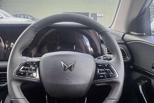 2025 Mahindra XUV700 AX7L