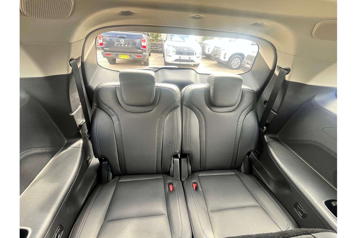 2025 Mahindra XUV700 AX7L