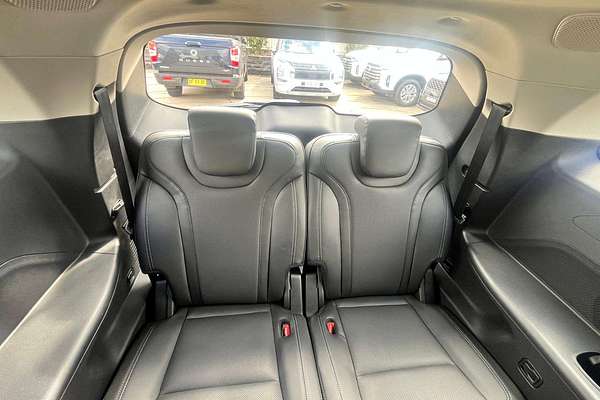 2025 Mahindra XUV700 AX7L
