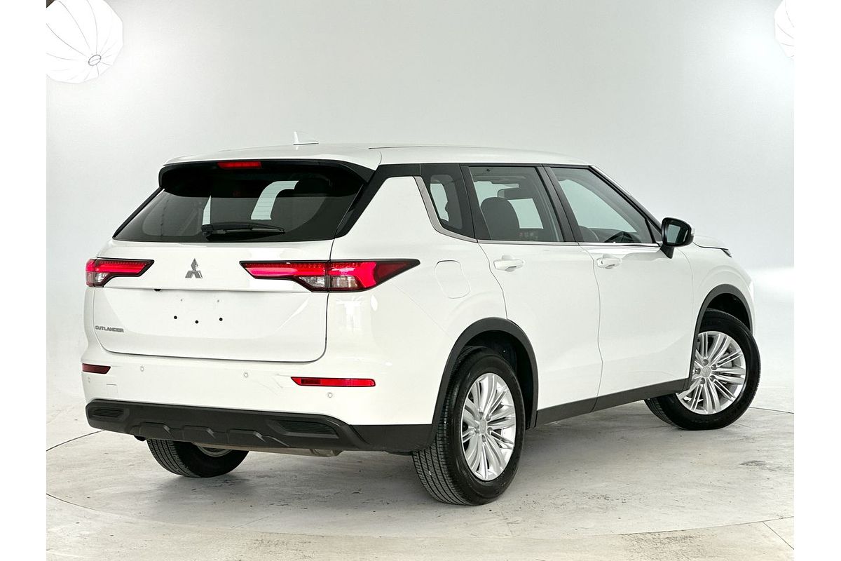 2024 Mitsubishi Outlander ES ZM