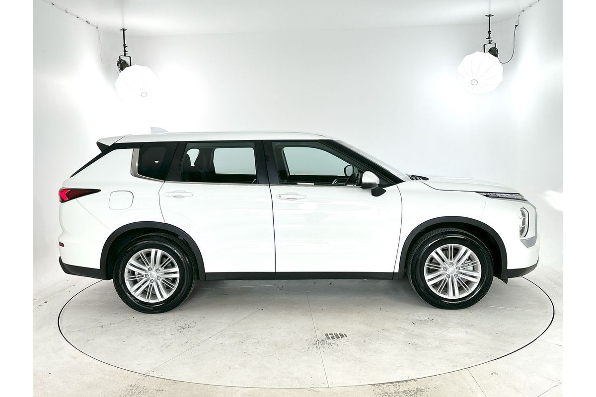 2024 Mitsubishi Outlander ES ZM