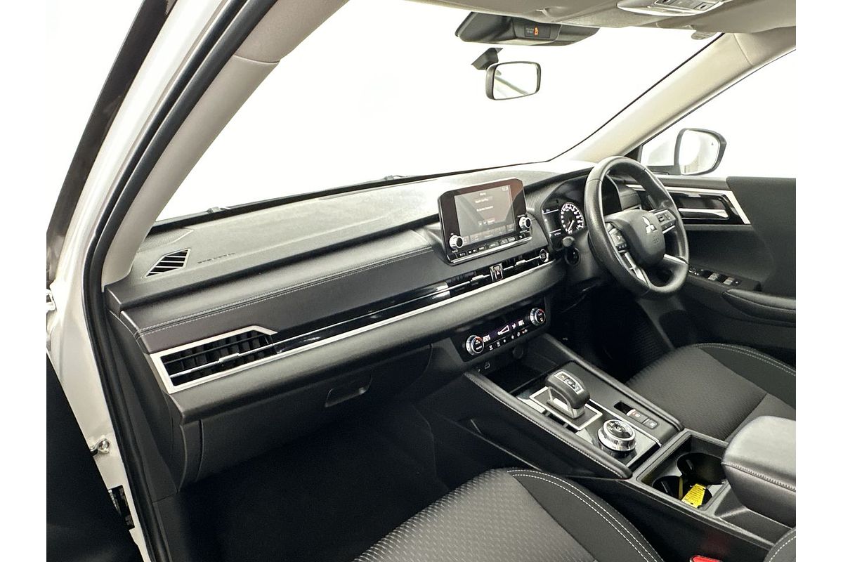 2024 Mitsubishi Outlander ES ZM