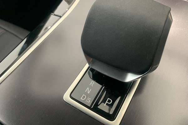 2025 Land Rover Range Rover Evoque P250 Dynamic SE L551