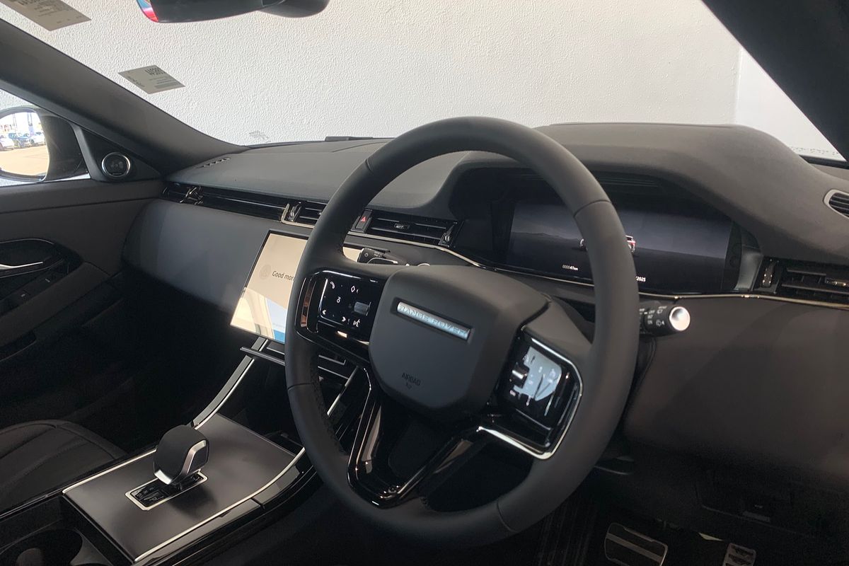 2025 Land Rover Range Rover Evoque P250 Dynamic SE L551