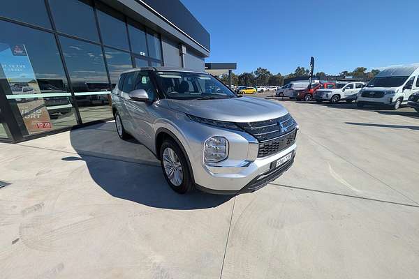 2024 Mitsubishi Outlander ES ZM
