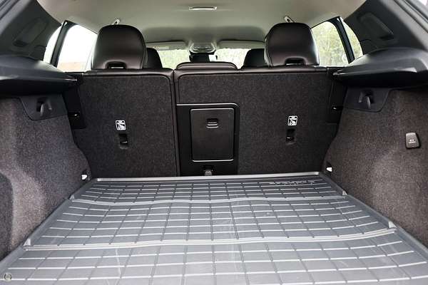 2024 Volvo XC40 Ultra B4 Bright
