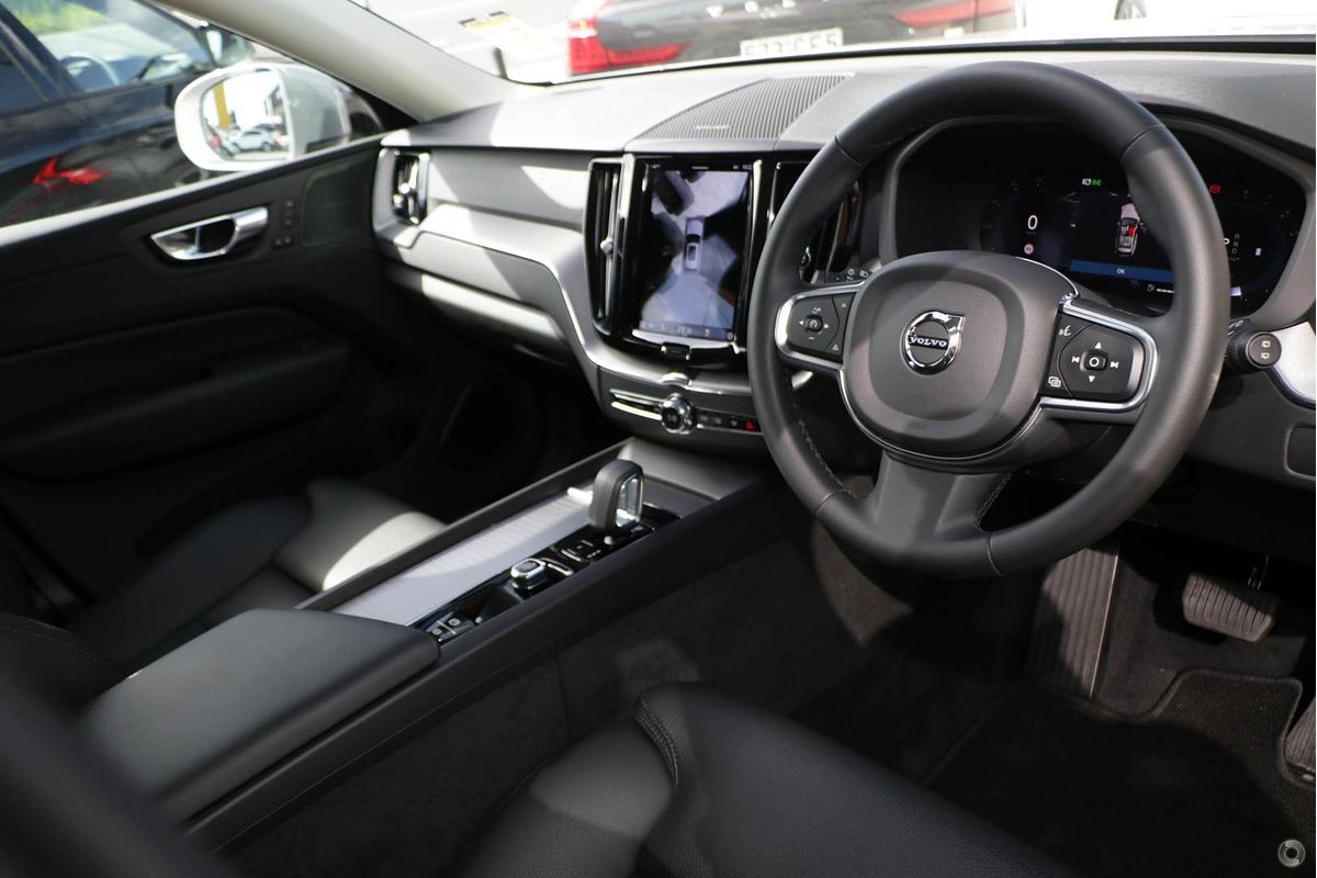 2024 Volvo XC60 Plus B5