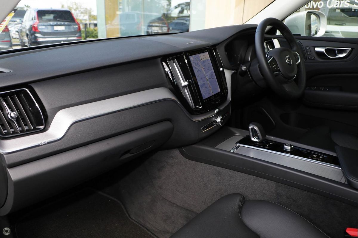 2024 Volvo XC60 Plus B5