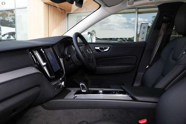 2024 Volvo XC60 Plus B5