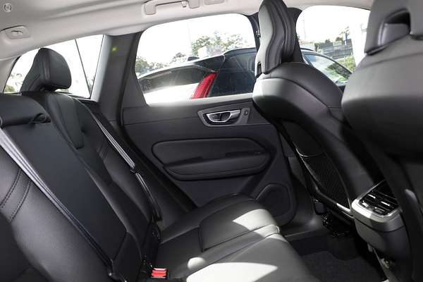 2024 Volvo XC60 Plus B5