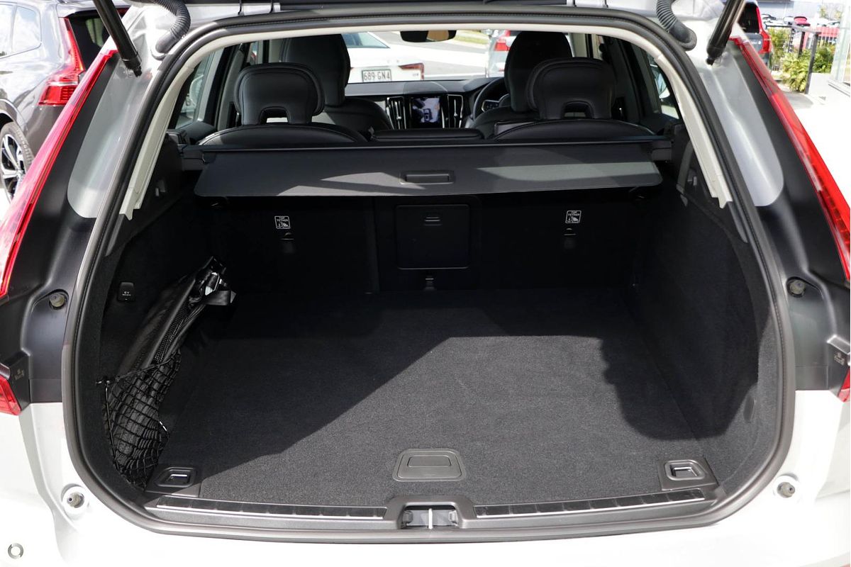 2024 Volvo XC60 Plus B5