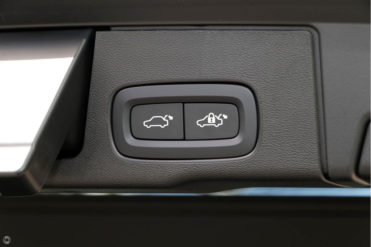 2024 Volvo XC60 Plus B5