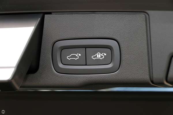 2024 Volvo XC60 Plus B5