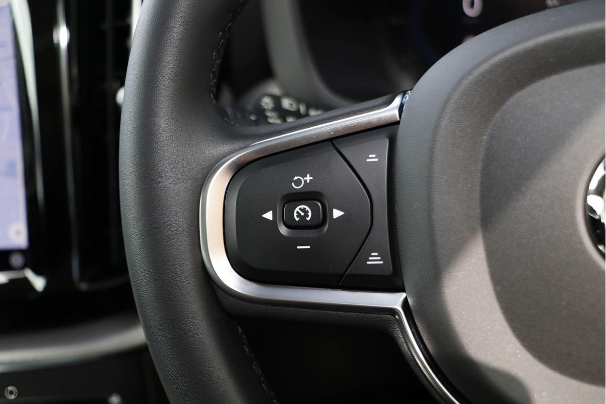 2024 Volvo XC60 Plus B5
