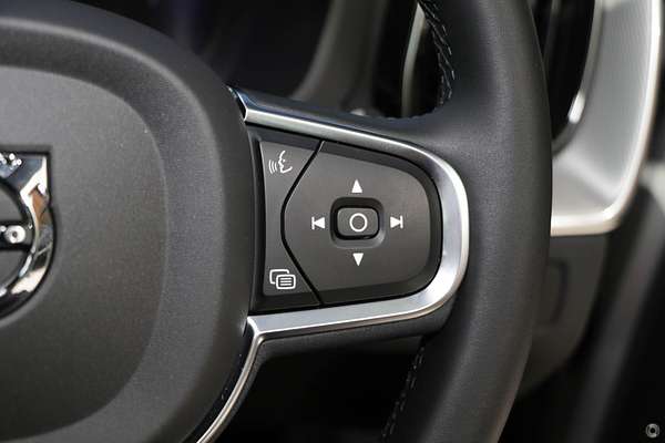 2024 Volvo XC60 Plus B5