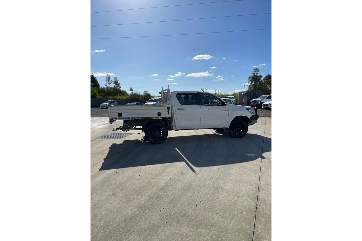 2017 Toyota HILUX SR (4x4) GUN126R